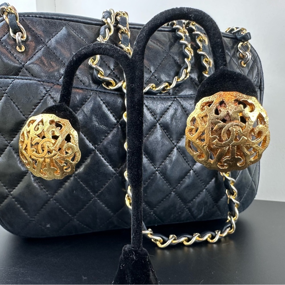 EA44 Vintage Chanel Gold Filligree Camelia Clip On Earrings